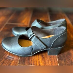 Clarks Women’s Emslie Lulin Black Leather Mary Jane Style Heels Elegant NWOT